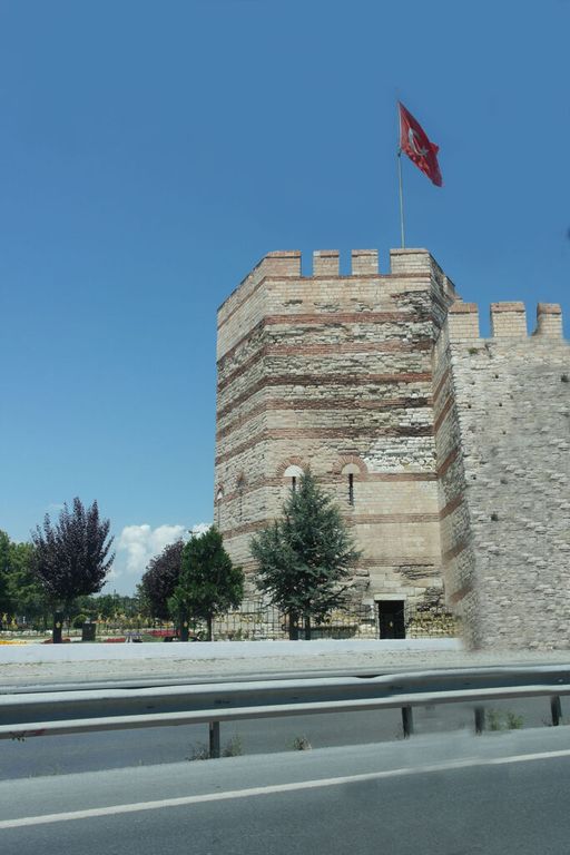 Festung mit Türkeiflagge